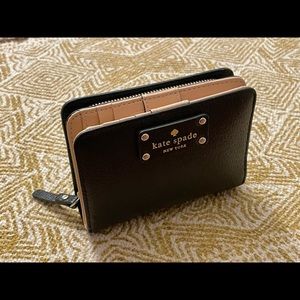 Kate Spade Wellesley Cara Wallet in black. Used.